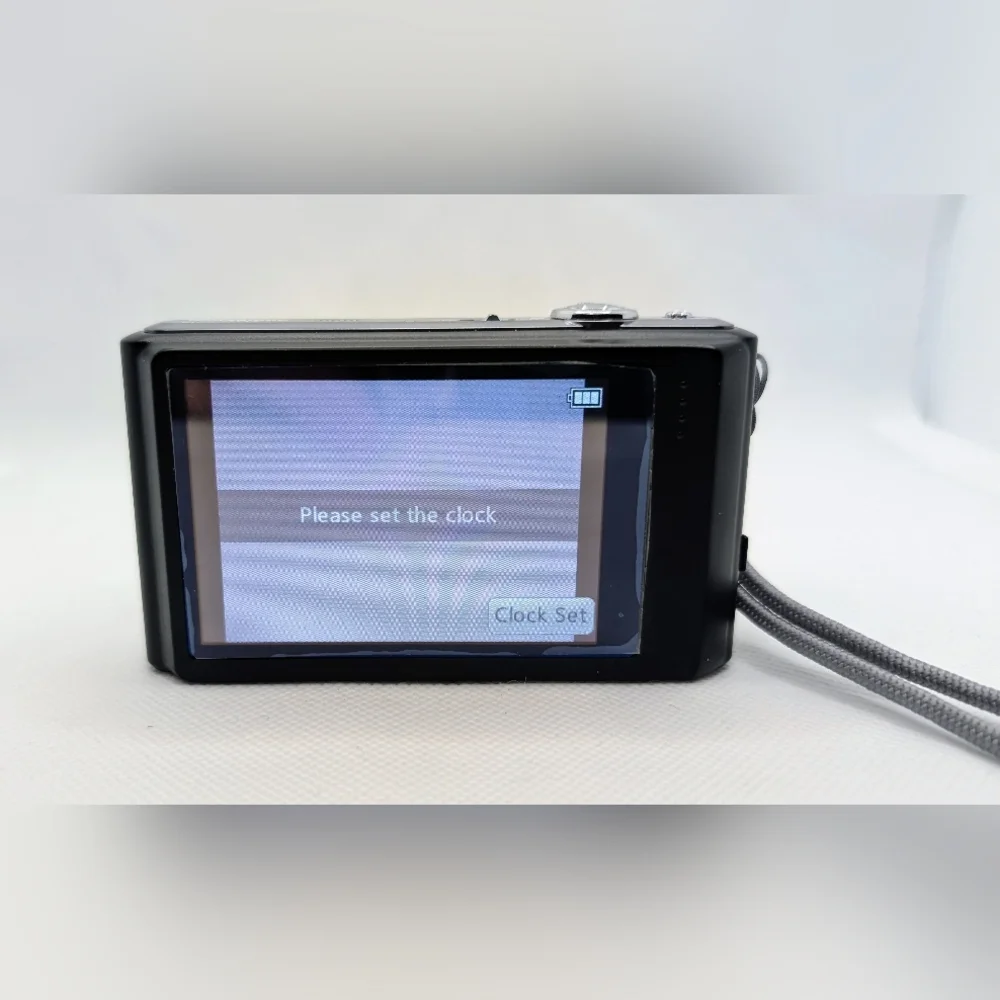 Panasonic LUMIX DMC-FH27 16.1MP Digital Camera 8X Optical Zoom w/Charger Battery - Picture 3 of 6